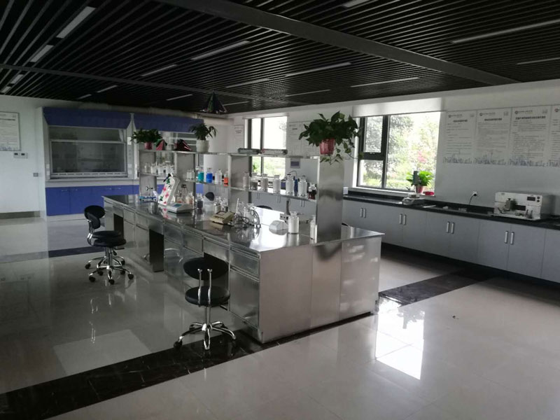 參觀公司標(biāo)準(zhǔn)化實(shí)驗(yàn)室