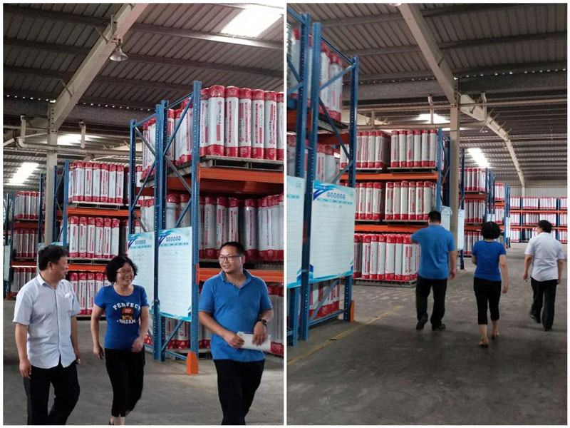 參觀公司SBS卷材倉(cāng)庫(kù)